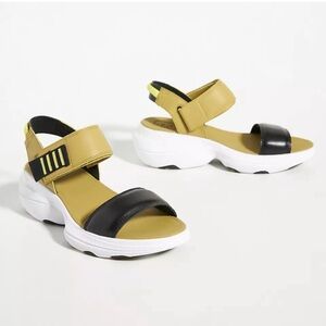 SOREL Explorer Blitz Multi-strap Sandals 7.5